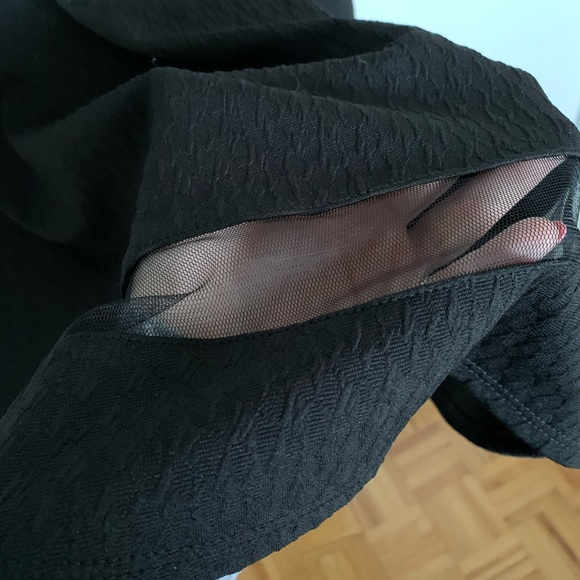 2/45$ 🎉 NWOT black flowy skirt with lace detail - Picture 3 of 4